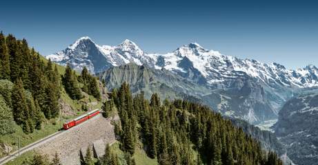 Schynige Platte Bahn mit Panorama auf Eiger Moench Jungfrau